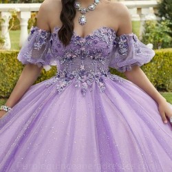 2024 Gorgeous Lavender Sweetheart Ball Gowns Off The Shoulder 3D Floral Lace Beads Tulle 15 Girl Women Quinceanera Prom Dresses