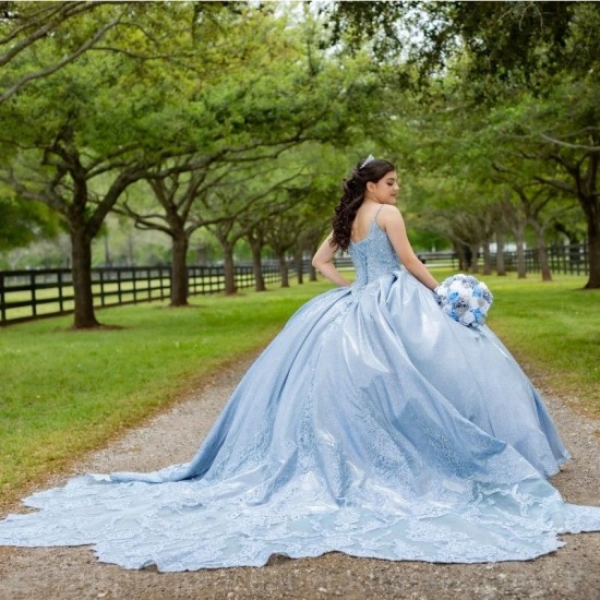 Beading Sky Blue Shiny Quinceanera Dresses Sequined Appliques Spaghetti Strap Luxury Ball Gown Vestidos De 15Anos