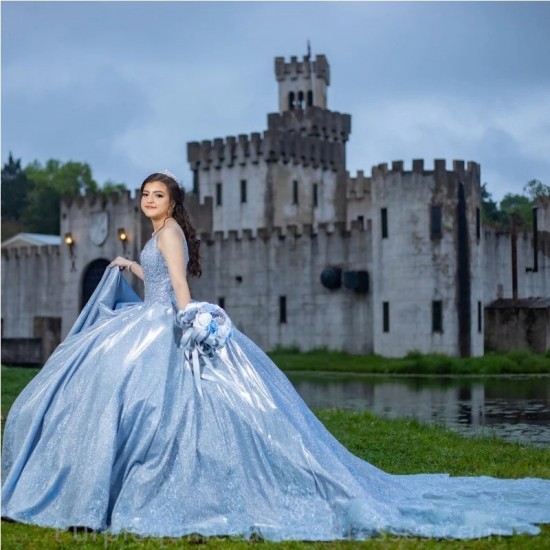 Beading Sky Blue Shiny Quinceanera Dresses Sequined Appliques Spaghetti Strap Luxury Ball Gown Vestidos De 15Anos