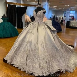 Satin Silver Quinceanera Dresses Beading Sequined Appliques Sweetheart Luxury Sweet Princess Ball Gown Vestidos De 15 Años