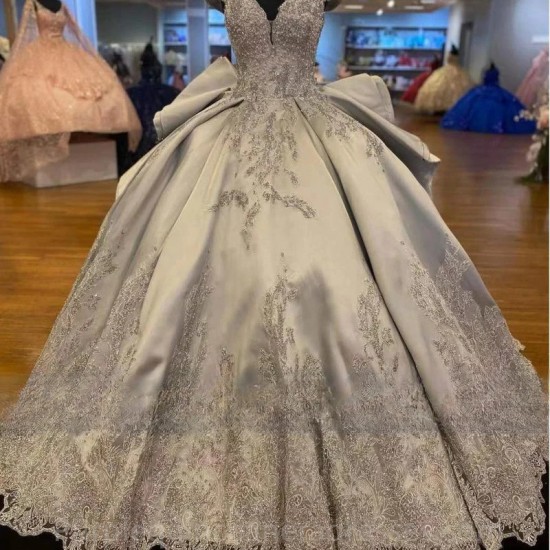 Satin Silver Quinceanera Dresses Beading Sequined Appliques Sweetheart Luxury Sweet Princess Ball Gown Vestidos De 15 Años