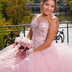 Sweetheart Pink Ball Gown Quinceanera Dresses 15 Years Elegant Crystals Beaded Prom Gowns Tiered Vestidos De 15 Años