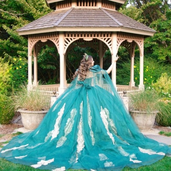 Sweetheart Green Shiny Ball Gown Quinceanera Dresses Applique Lace With Cape Formal Vestido De 15Anos Quinceanera Princess Party