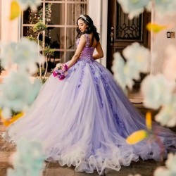 Sweetheart Lilac Quinceanera Dresses Ball Gown Birthday Party Gown Sleeveless 3D Flowers Pearl Applique Sweet 15 Year Gown